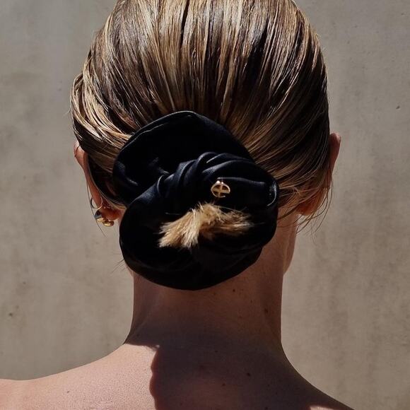 ANINE BING Large Gwinn Leather Scrunchie - Black - Picture 1 of 5